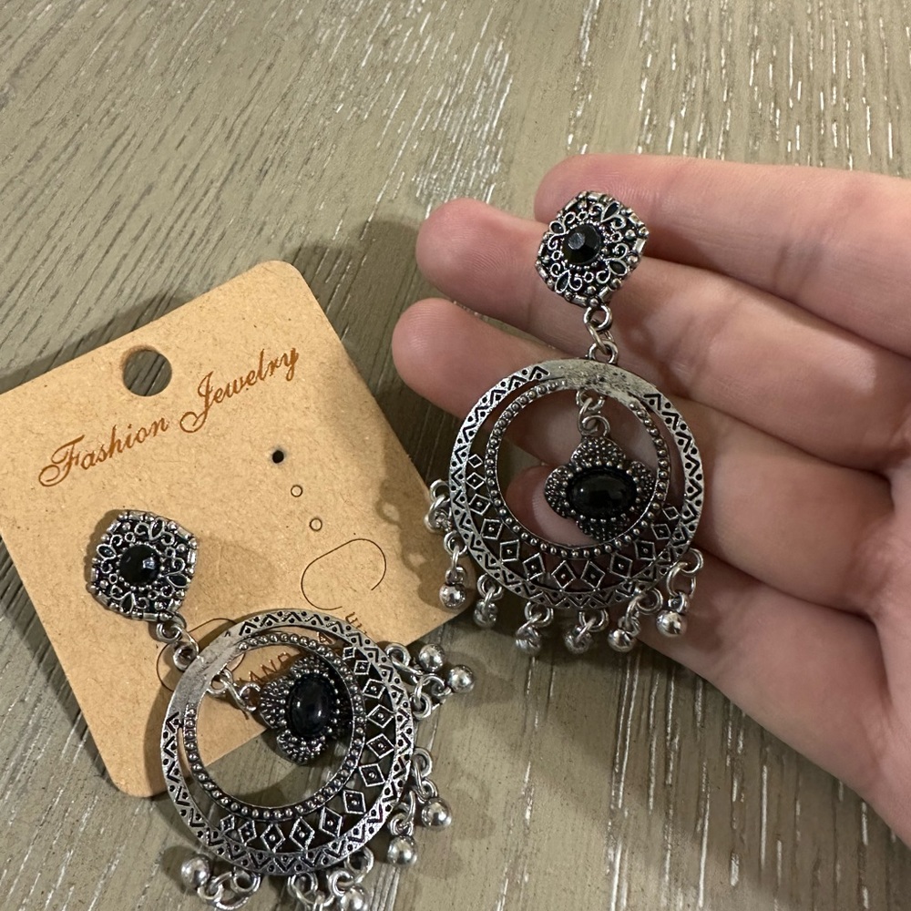 Earrings - Picture 4 of 5